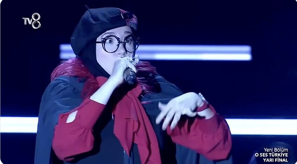 Funda Kayacık, yarı finalde geçtiğimiz yıl İsviçre'ye Eurovision'u kazandıran Nemo'nun The Code adlı şarkısını seslendirdi.