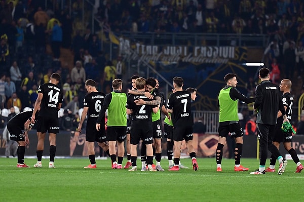 Beşiktaş sezona bir derbi daha ekleyerek derbi defterini kapattı.