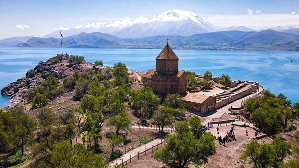 2. Van: Urartian Heritage and the Magic of the Lake