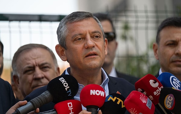 CHP lideri Özgür Özel’in, İstanbul’da saldırıya uğramasının yankıları sürüyor. Görseli