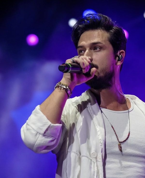 2012 yılında çıkardığı adıyla aynı ismi taşıyan albümünün ardından müzik dünyasında büyük bir çıkış yakalayan Gökhan Keser bir hayli popüler oldu.