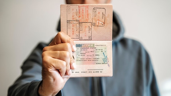 Türk vatandaşlarının değil Schengen vizesi konsolosluklardan randevu bile alması artık çok zor.