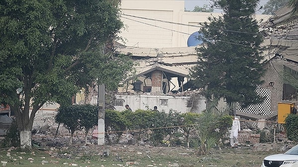 Pakistan Ordusu Halkla İlişkiler Birimi Genel Müdürü Korgeneral Ahmed Şerif Chaudhry, Hindistan'ın füze saldırılarına Pakistan'ın kendi belirlediği yer ve zamanda karşılık vereceğini açıkladı.
