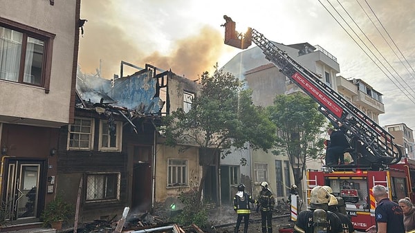 Yangın, Darıca ilçesi Yeni Mahalle Eski Hükümet Caddesi üzerinde meydana geldi. Görseli