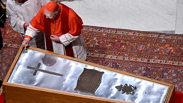 Papa seçim süreci (konklav) bugün başlıyor. Görseli