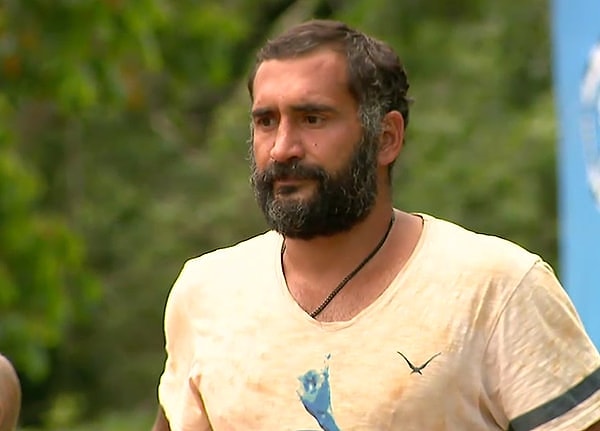 Ümit Karan, Survivor ile savunma yapmış. Görseli