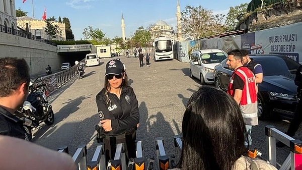 CHP'nin dakikalar kala Beyazıt Meydanı’nda yapacağı miting öncesi bomba ihbarı yapıldı. Görseli