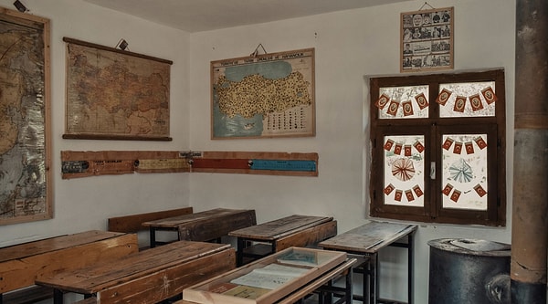 Peki bu bahsi geçen becerileri eğitim sistemine müfredatlar, kitaplar, LGS ve benzeri yaklaşımlar eliyle entegre ettik diyelim.