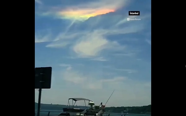 "Ateş Gökkuşağı" olarak da bilinen Circumhorizontal Arc, gökyüzünün en etkileyici ve büyüleyici doğa olaylarından biridir. Görseli