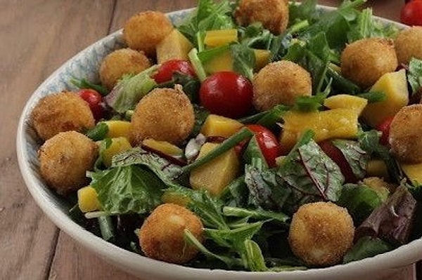 7. Kızarmış Keçi Peynirli Salata Topları