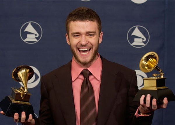Bir kariyere zor sığacak tam 10 Grammy Ödülü, 4 Emmy, 9 Billboard, 7 American Music Awards ve sayamayacağımız kadar MTV!