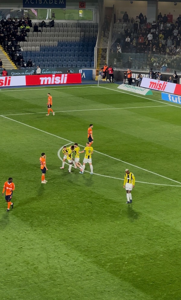 Tadic, Talisca'nın üzerine yürüdü. Görseli