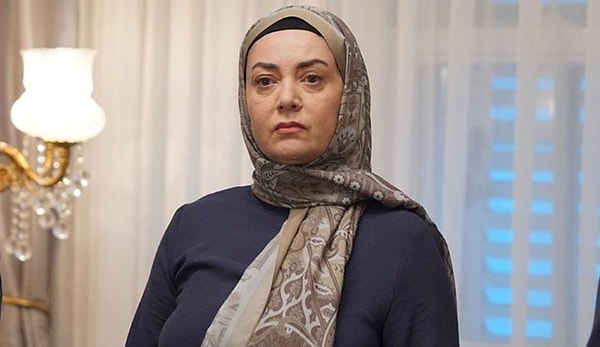 Show TV'nin fenomen dizisi Kızılcık Şerbeti'nde geçtiğimiz haftalarda şoke eden bir ayrılık yaşandı. Görseli