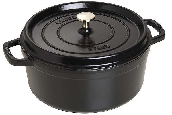 5. Mutfakta şaheserler yaratmak isteyenler, Amazon’da indirimde olan Staub 26 cm Yuvarlak Döküm Tencere’yi keşfedin!