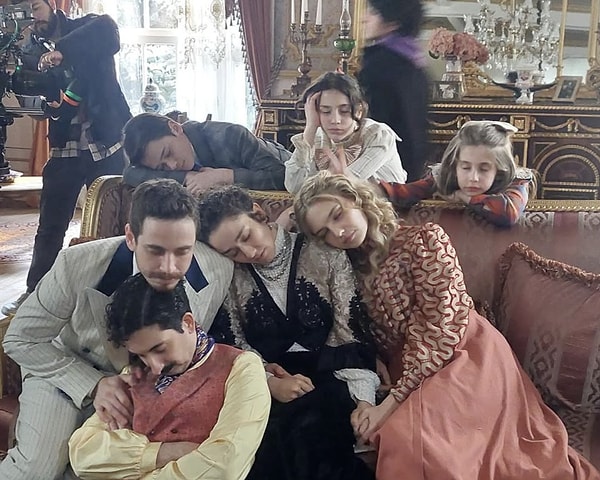 Şakir Paşa Ailesi 15. bölümüyle sezon finali yaptı. Görseli