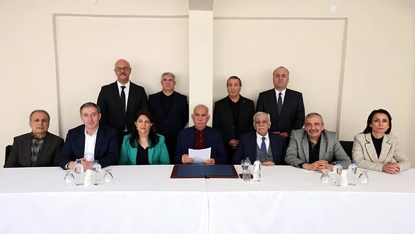 PKK’nın tarihi silah bırakma kararı sonrasında Abdullah Öcalan’ın durumu merak ediliyor.