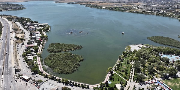 2. Lake Mogan: Alone with Nature in Gölbaşinde
