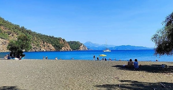 1. Inlice Public Beach