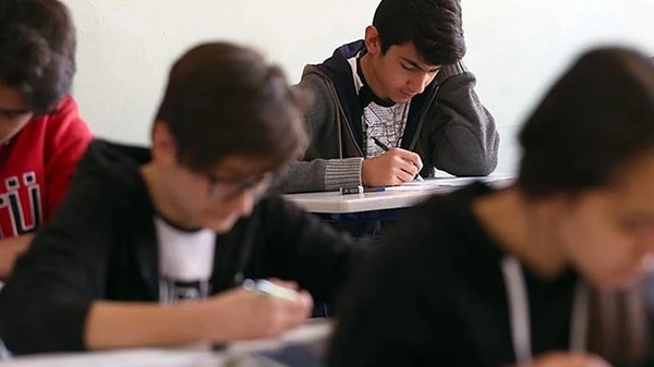 Milli Eğitim Bakanlığı, 12. sınıf öğrencilerine özel eğitim müfredatına “Hedef Temelli Destek Eğitimi” dersi ekliyor. Görseli