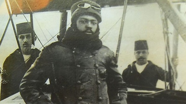 1883 yılında İzmir’de doğan Ahmet Ali, Afrika’nın Bornu bölgesinden Osmanlı’ya getirilen bir kadının torunuydu. Görseli