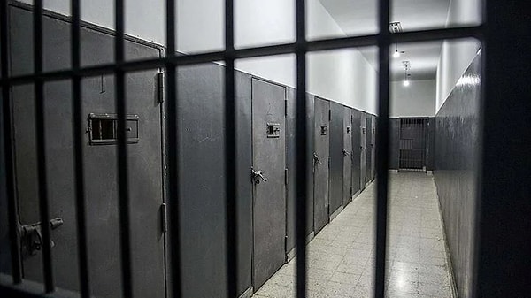 Now Haber'den Alican Uludağ'ın haberine göre,  yeni yargı paketi ile 55 bin mahkuma örtülü af getirileceği iddia edildi. Görseli