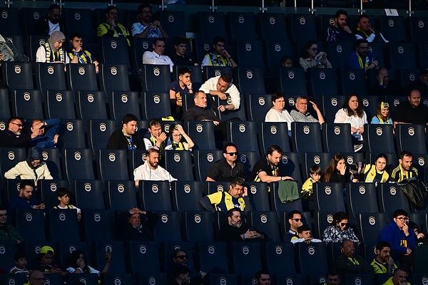 Tribünler boş kaldı ama protesto eksik olmadı. Görseli