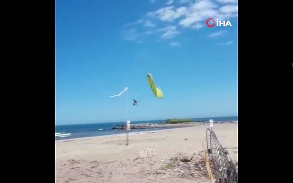 Trabzon Havacılık Kulübü'nün paramotor pilotu Yüksel Değer, Güre'deki belediye plajından bir gösteri uçuşu için havalanmayı planlarken, beklenmeyen bir aksilik yaşandı. Görseli