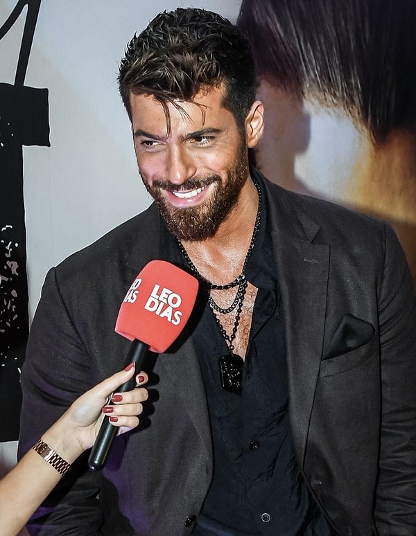 4 yıl önce pılısını pırtısını toplayıp İtalya'ya yerleşen Can Yaman, kariyerine ülkemizde başlasa da şimdilerde pek sevilen isimler arasında yer almıyor biliyorsunuz... Görseli