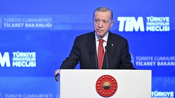 1 Milyon Kişiye Erken Emeklilik Fırsatı: Bağ-Kur’lu Esnafın Prim Gün Sayısı SSK ile Eşitlenecek 2 Cumhurbaşkanı Erdoğan, seçim kampanyası sırasında, kuaför, manav, bakkal, tesisatçı, pazarcı gibi küçük esnaflara müjde vermek istediğini belirterek şu ifadeleri kullanmıştı:
