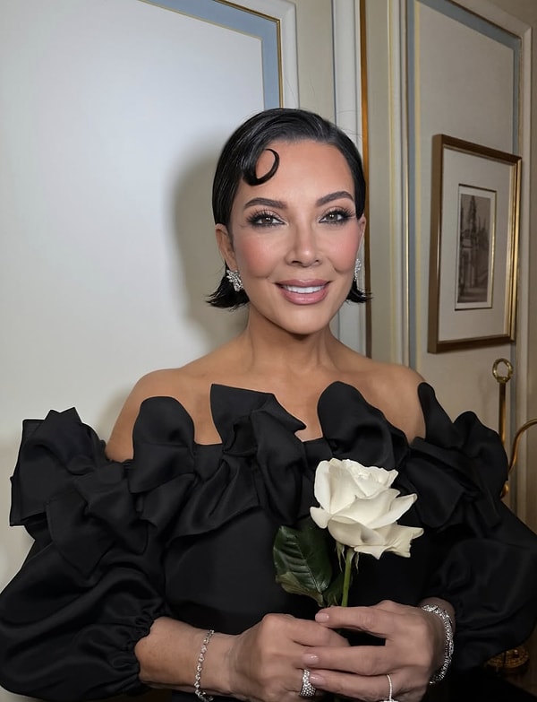 69 yaşındaki Kris Jenner, son estetik operasyonlarıyla adeta yıllara meydan okudu. Görseli