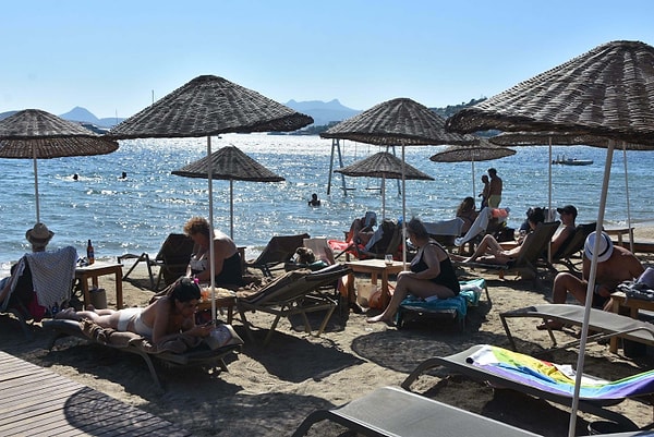 Dünyanın en önemli turizm merkezlerinden biri olan Bodrum'da yaz sezonunun başlamasıyla plaj ve otellerde hareketlilik başladı. Görseli