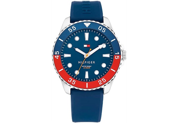 11. Sadece derslere boğulmak yerine hayatı kaçırmayanlara şıklığın anahtarı: Tommy Hilfiger