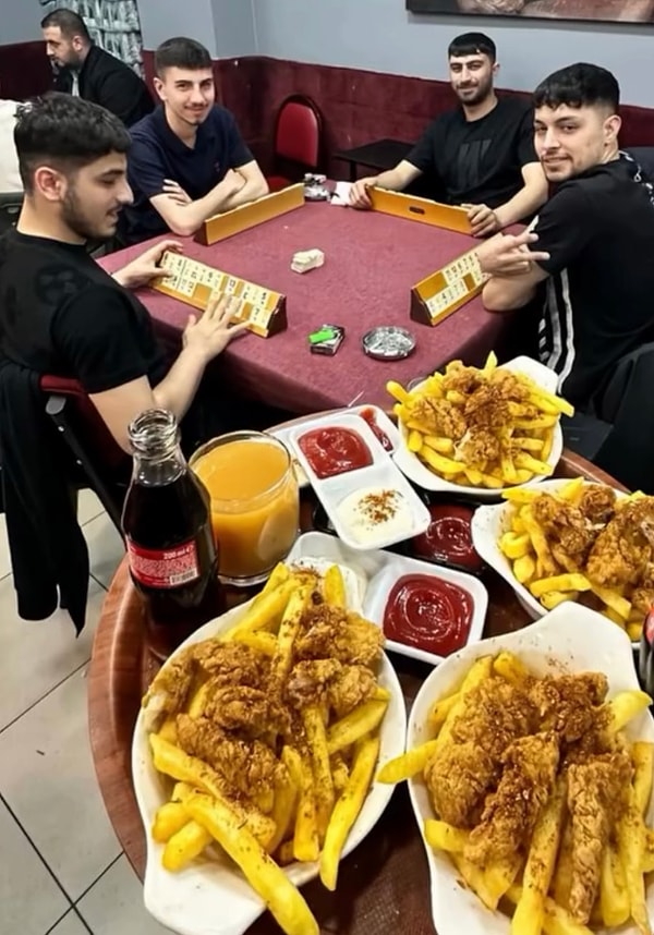 Daha önce hiçbir kıraathanede görülmeyen konsept yeni bir dönemin başlangıcı olacak diyebiliriz. Görseli