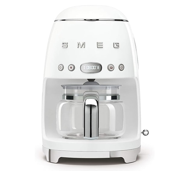 5. Amazon’da indirimli fiyatıyla SMEG 50’s Style filtre kahve makinesi, beyaz rengi ve retro tasarımıyla mutfağınıza şıklık katıyor.