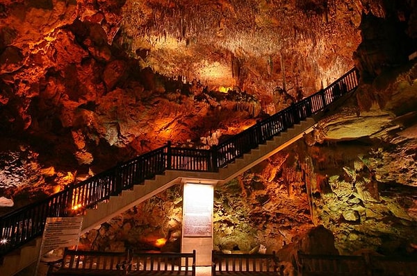 Features of Damlatas Cave
