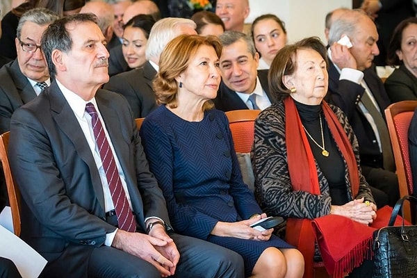 Emine Alangoya Kariyer Başlangıcı Görseli