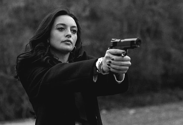 "İmre=ateş ve aşk. Cemre Cini. İmre dark horse, kısrak🐴 İmre Siyah kuğum🖤🦢 İmre black mambam :)🐍"