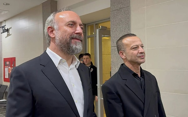Oyuncu Halit Ergenç ile Rıza Kocaoğlu'nun, menajer Ayşe Barım’ın ‘Gezi Parkı’ soruşturması çerçevesinde 'yalan tanıklık' yaptıkları iddiasıyla yargılandıkları davada karar çıktı. Mahkeme, Ergenç'i 1 yıl 10 ay 15 gün hapis cezasına, Kocaoğlu'nu ise 1 yıl 8 ay hapis cezasına çarptırdı. Görseli