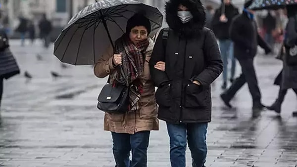 İstanbul başta olmak üzere  birçok şehir bahar havasının etkisi altına girdi. Ancak sıcak hava yeni haftada yerini yağmura bırakacak. Bu nedenle de uzmanlardan dikkat çeken bir uyarı geldi. Görseli