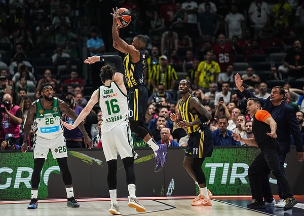 Yunan ekibi Cedi ile direnmek istedi ama Fenerbahçe kontrolü kaybetmedi.