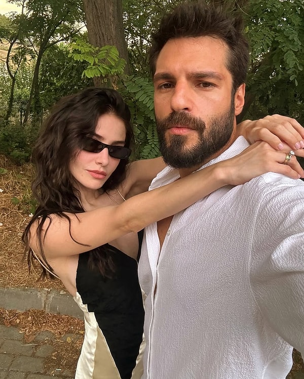 Şimdilerde kariyeri ve yer alacağı yapımlarla adından bahsettiren Özge Gürel hakkında hamile olduğu iddiaları ortalığı sarmıştı. Görseli