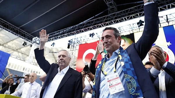 Camianın bir bölümünde Aziz Yıldırım'a adaylık çağrısı var. Görseli