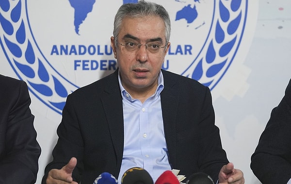 Mehmet Uçum'dan dil uyarısı geldi. Görseli