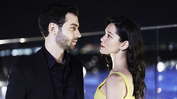 Star TV'nin çarşamba akşamları yayınlanan dizisi Sahipsizler ikinci sezon onayını almayı başardı. Görseli