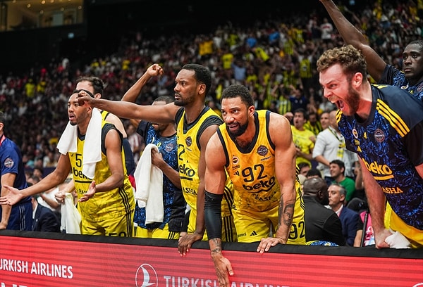 Fenerbahçe bir kez daha EuroLeague'i kazandı Görseli