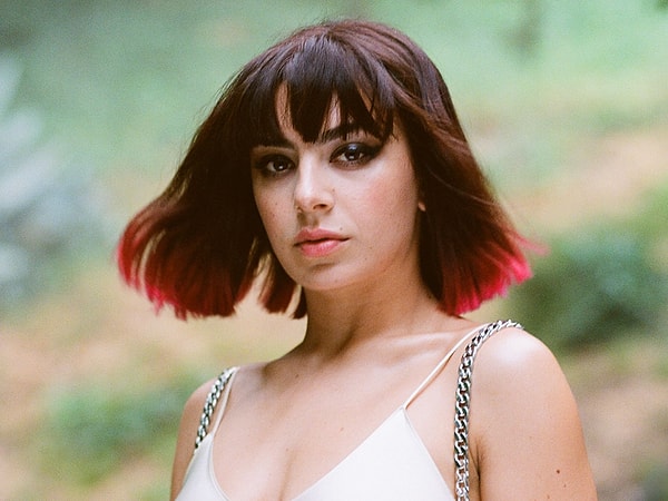 Bunu bilir misin? Charli XCX’in müzikle ilgili özel nörolojik özelliği nedir?