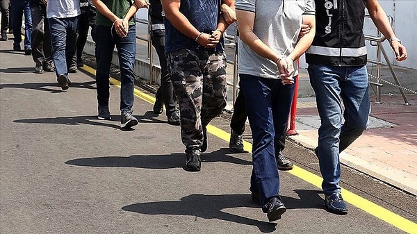 Daha önce Maydonoz Döner’e yapılan FETÖ operasyonları sonrasında şimdi de ünlü künefe zincirine operasyon düzenlendi.