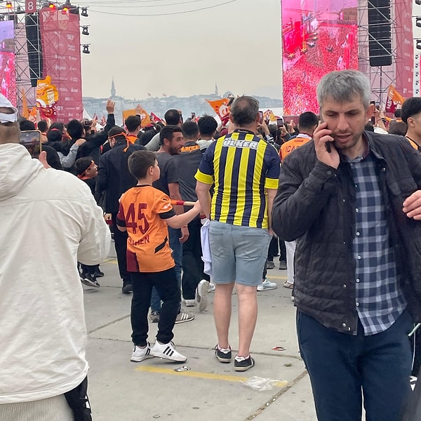 Galatasaray, Yenikapı'da Süper Lig şampiyonluğunu kutlarken alandan fotoğraflar X'te gündem oldu. Görseli