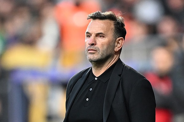 Okan Buruk, Galatasaray taraftarına teşekkür etti. Görseli