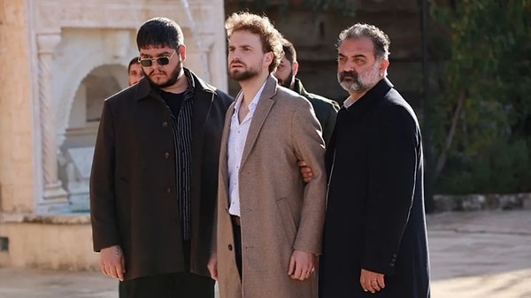 İzlemelere doyamadığımız aşiret dizisi Uzak Şehir'de bir veda yaşandı.
